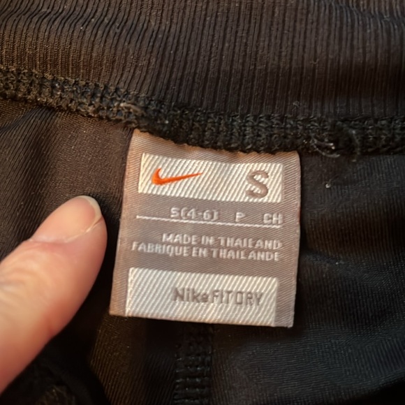 Like new Nike Fit Dry athletic capris - Picture 8 of 12